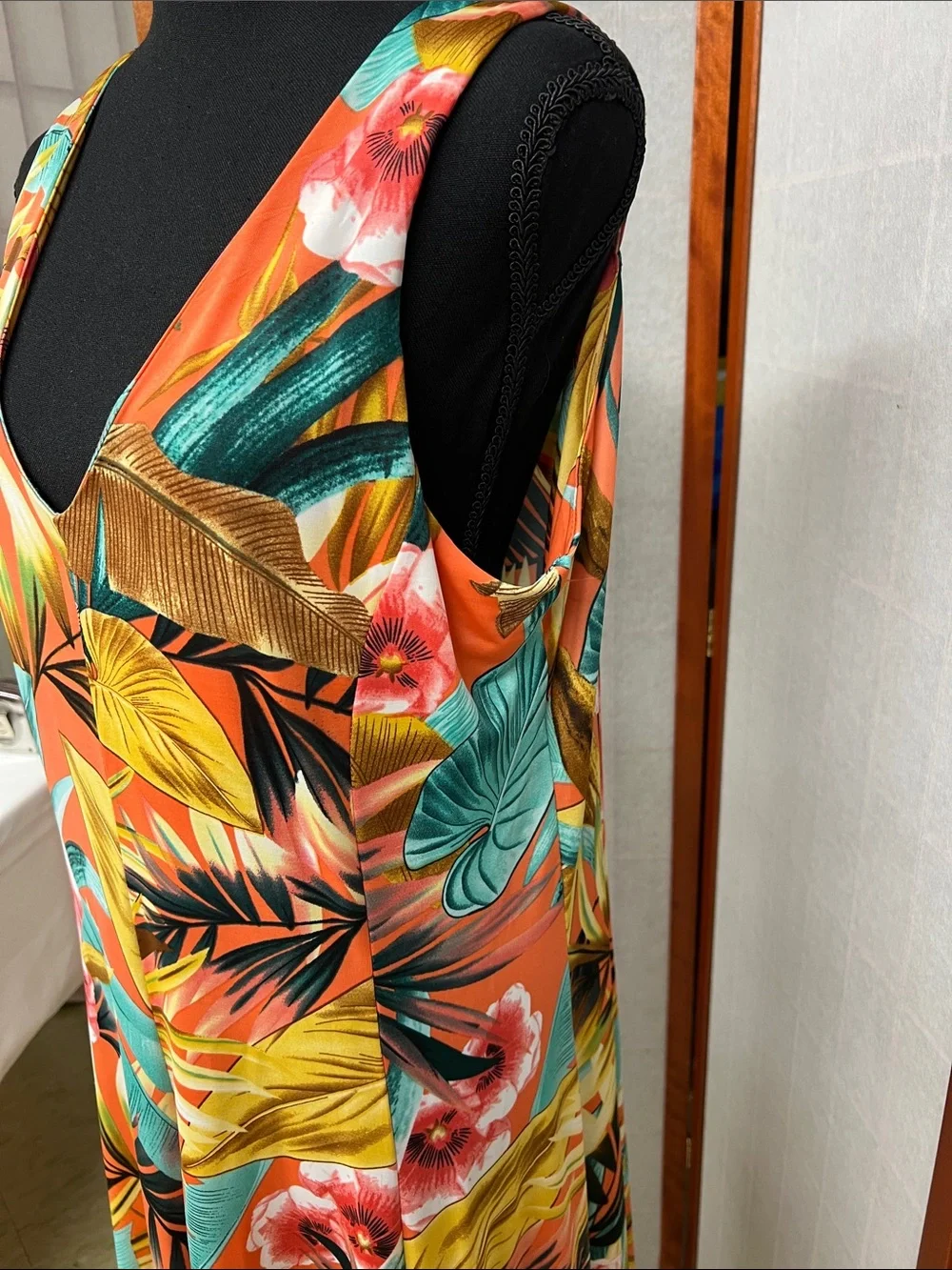 Tropical V-Neck Maxi Dress in Coral Multi - Picture 4 of 5
